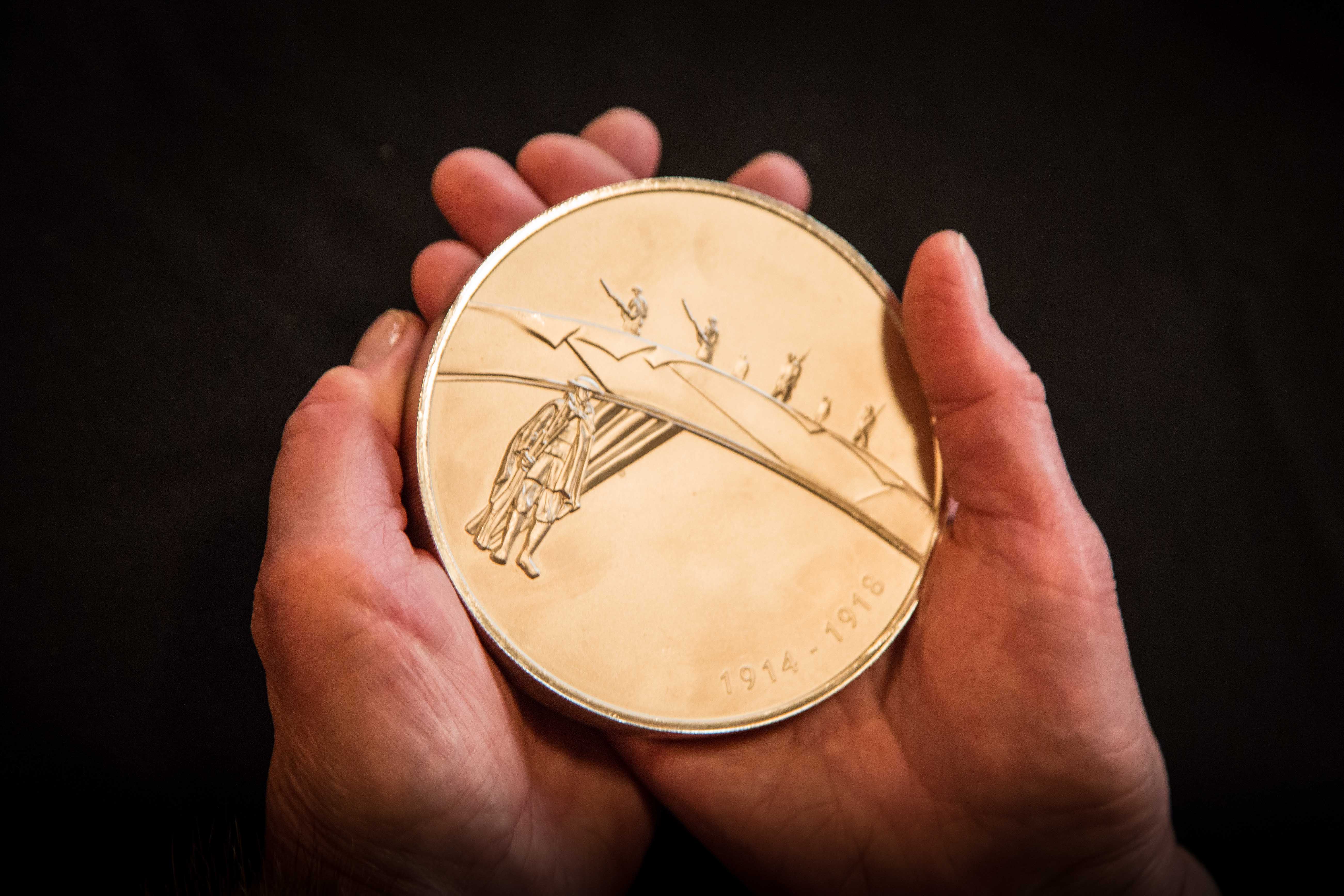 1kg gold coin commemorating WWI at the 2015 Trail of the Pyx