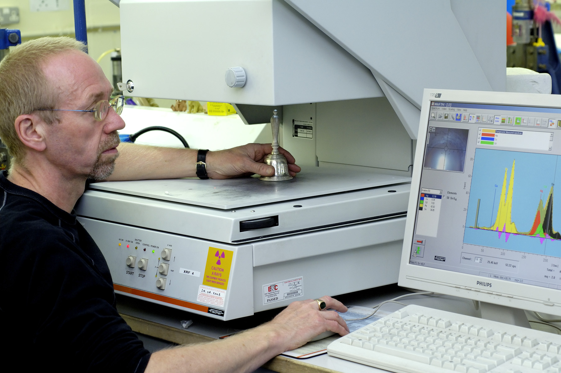 X-ray florescent spectrometer giving reading of alloy contents