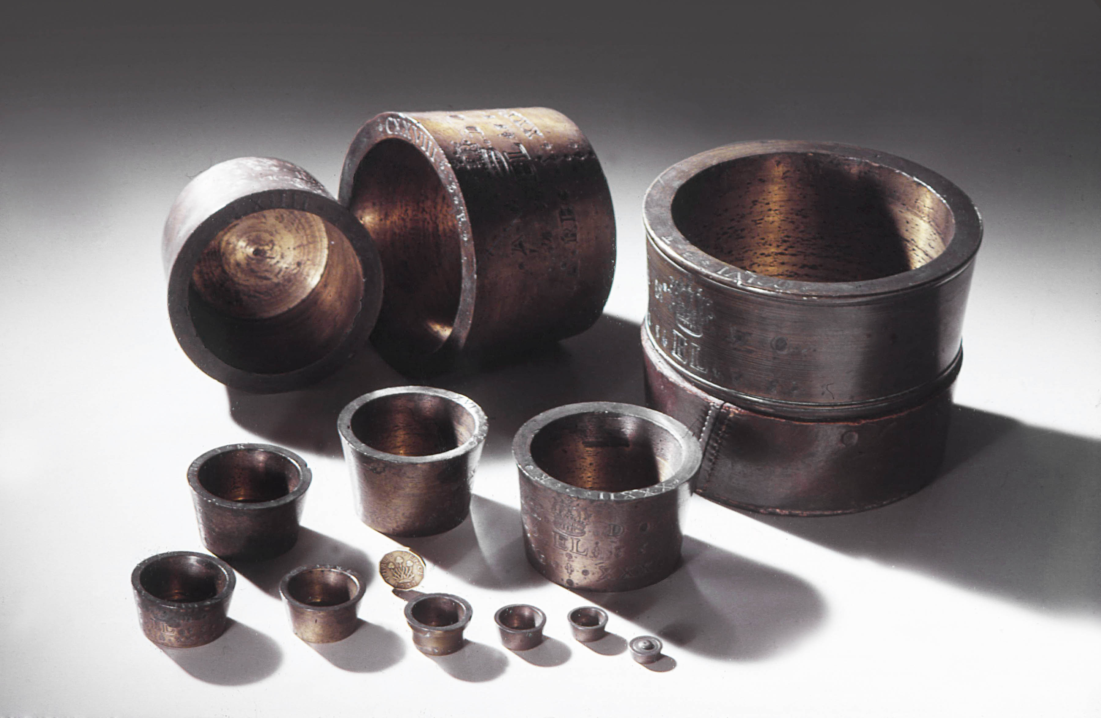 The Goldsmiths’ Company was appointed as one of the Keepers of the Troy Weight, the measurement of weight used for gold and silver. The nest of standard weights has remained in the Hall ever since.