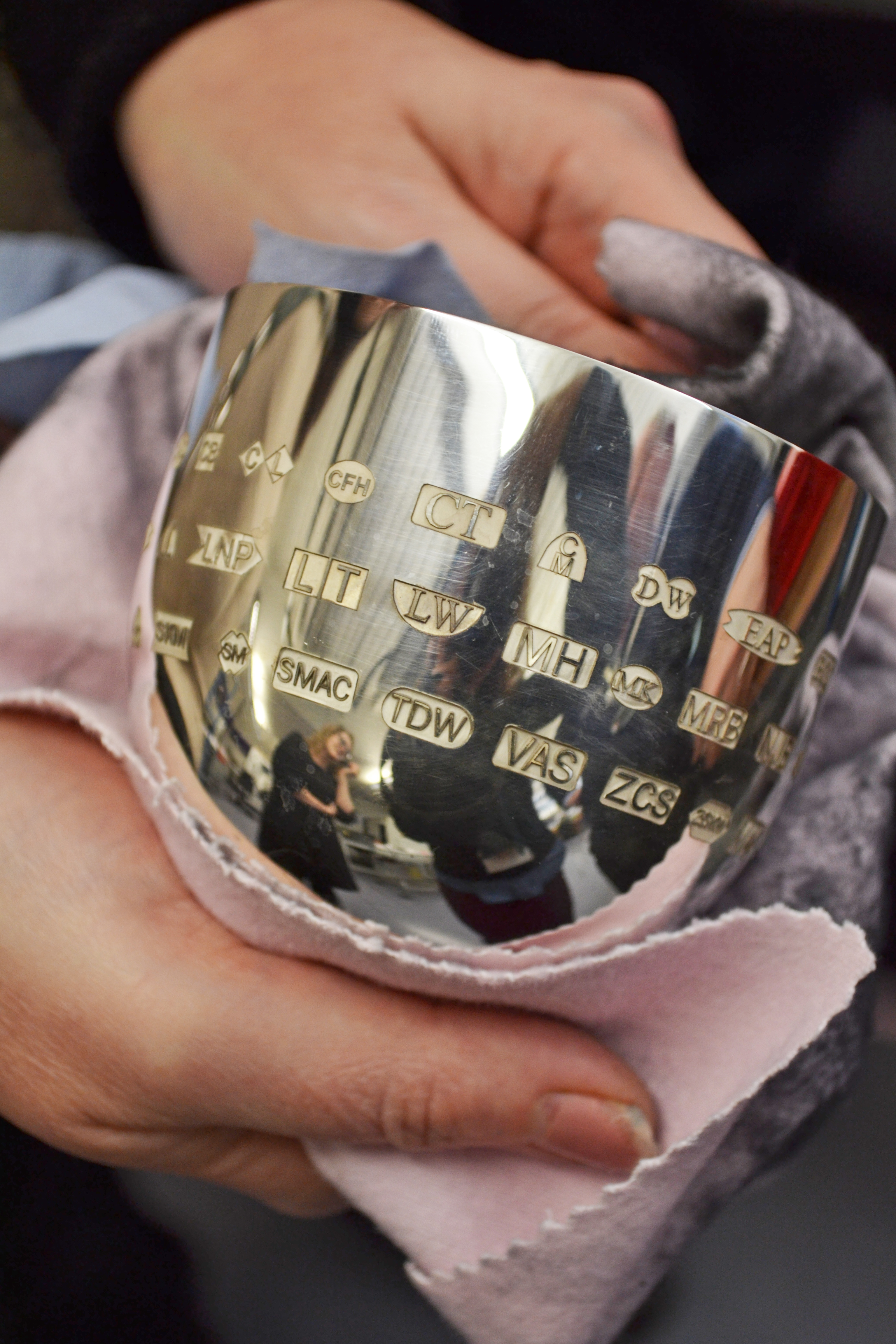 The tumbler is polished after laser marking