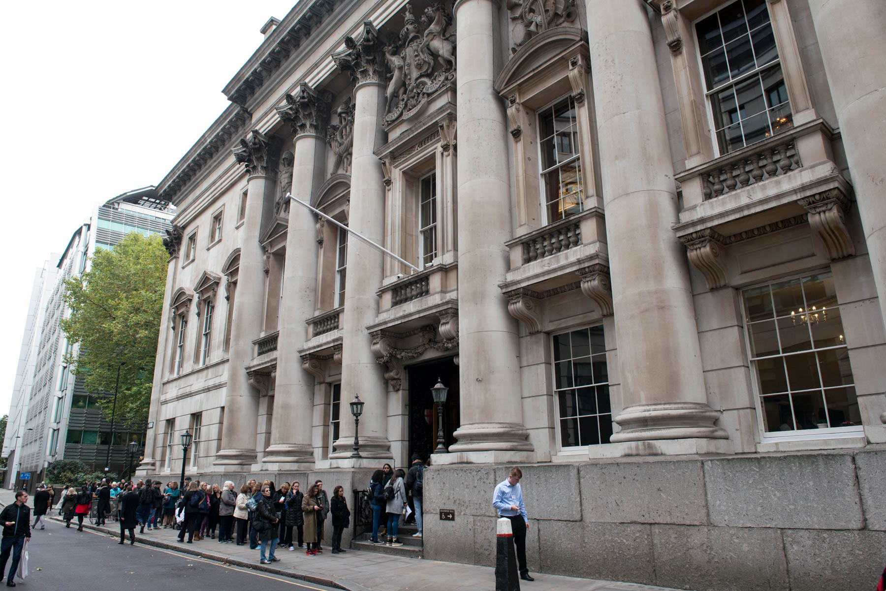Queue outside Goldsmiths' Hall