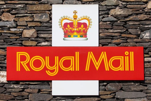 Scatola di consegna pacchi Royal Mail presa il 15 dicembre 2022 a