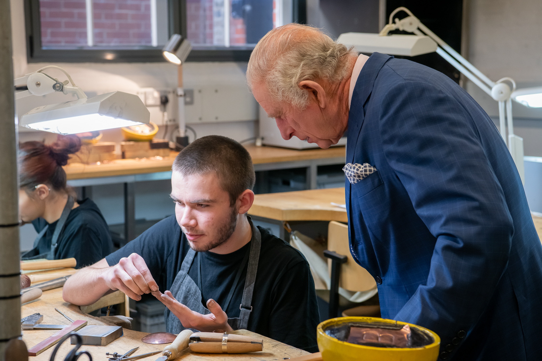 King Charles III meets the Goldsmiths' Centre's Foundation Programme trainees (c) Photographer - Julia Skupny