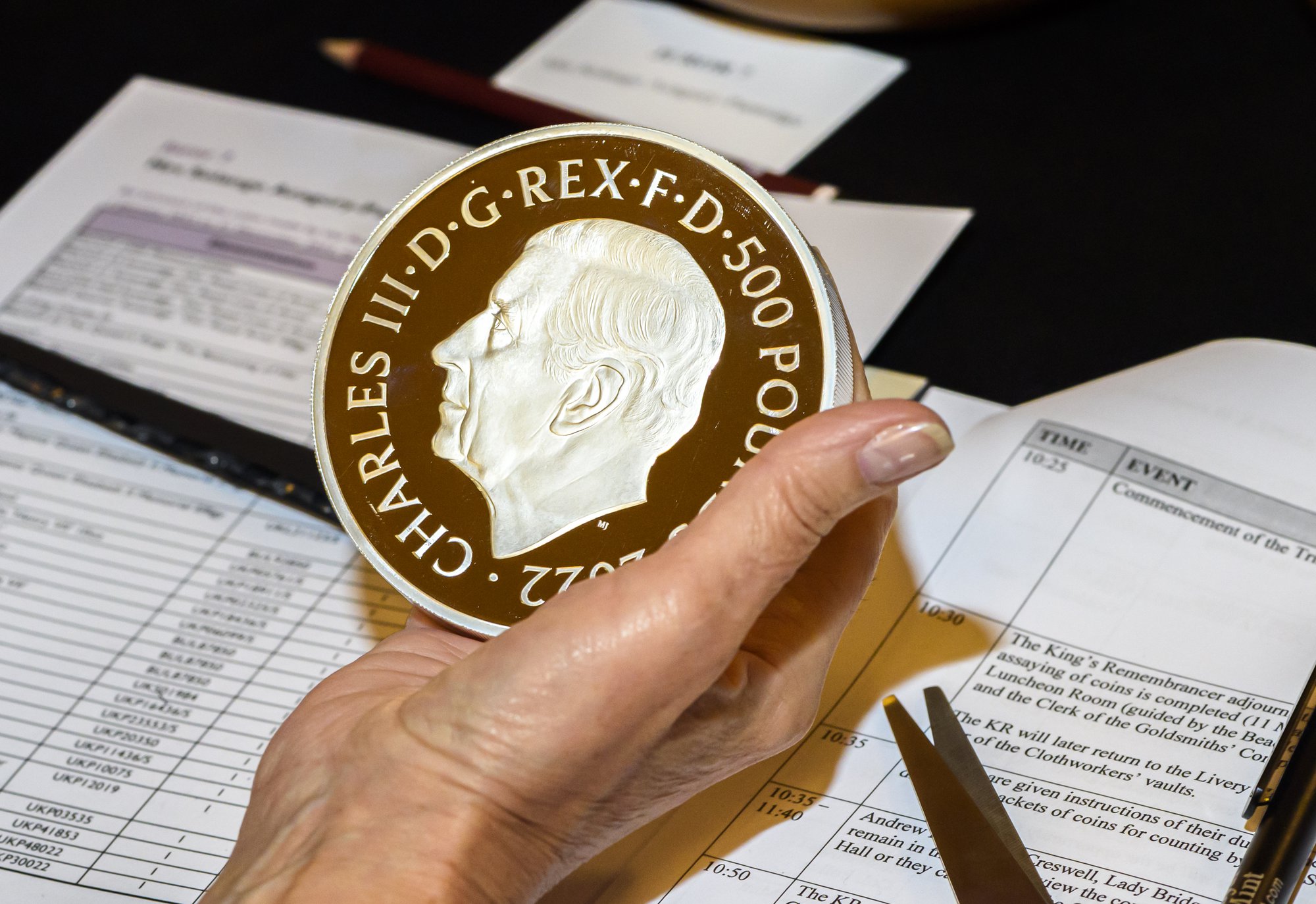 500 pound coin, The Royal Mint. Photographer: Karen Hatch
